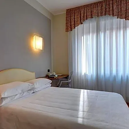 Otel Western Crimea 3*